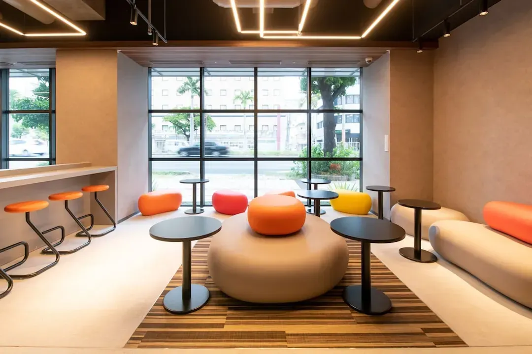 Lobby lounge