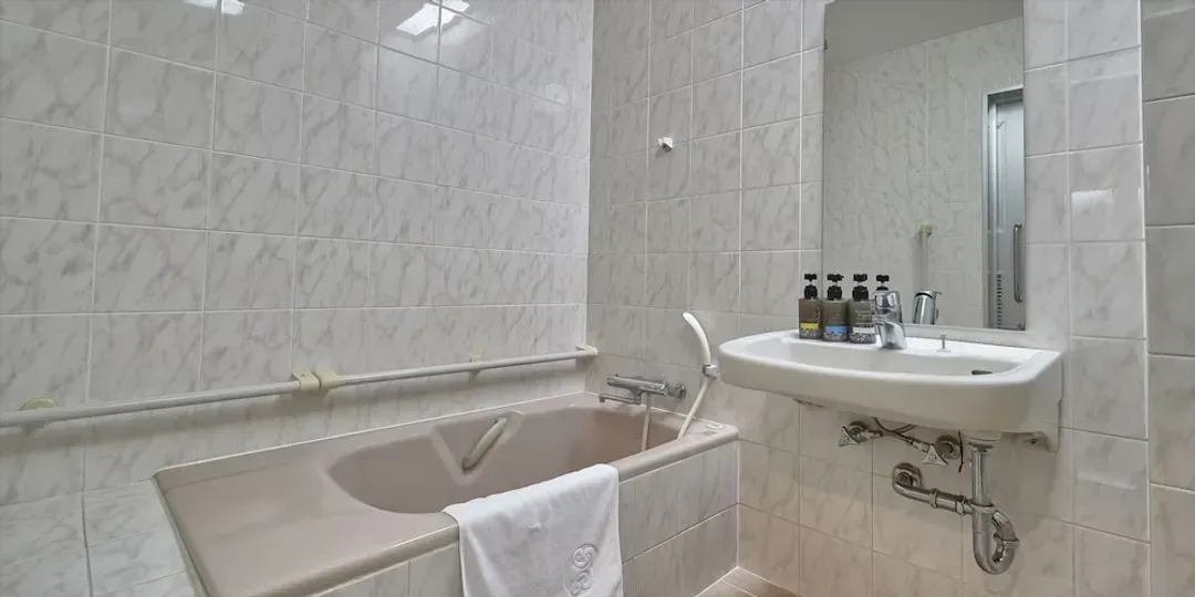 Bathroom amenities