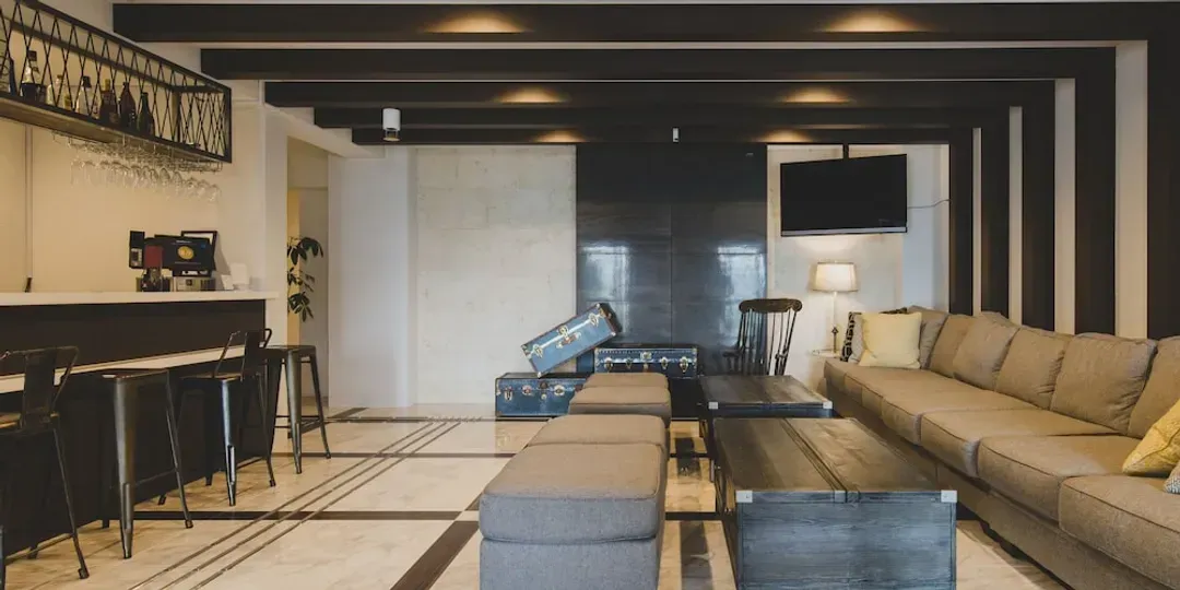 Lobby lounge