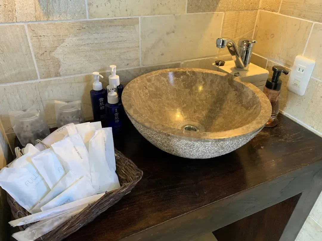 Bathroom amenities