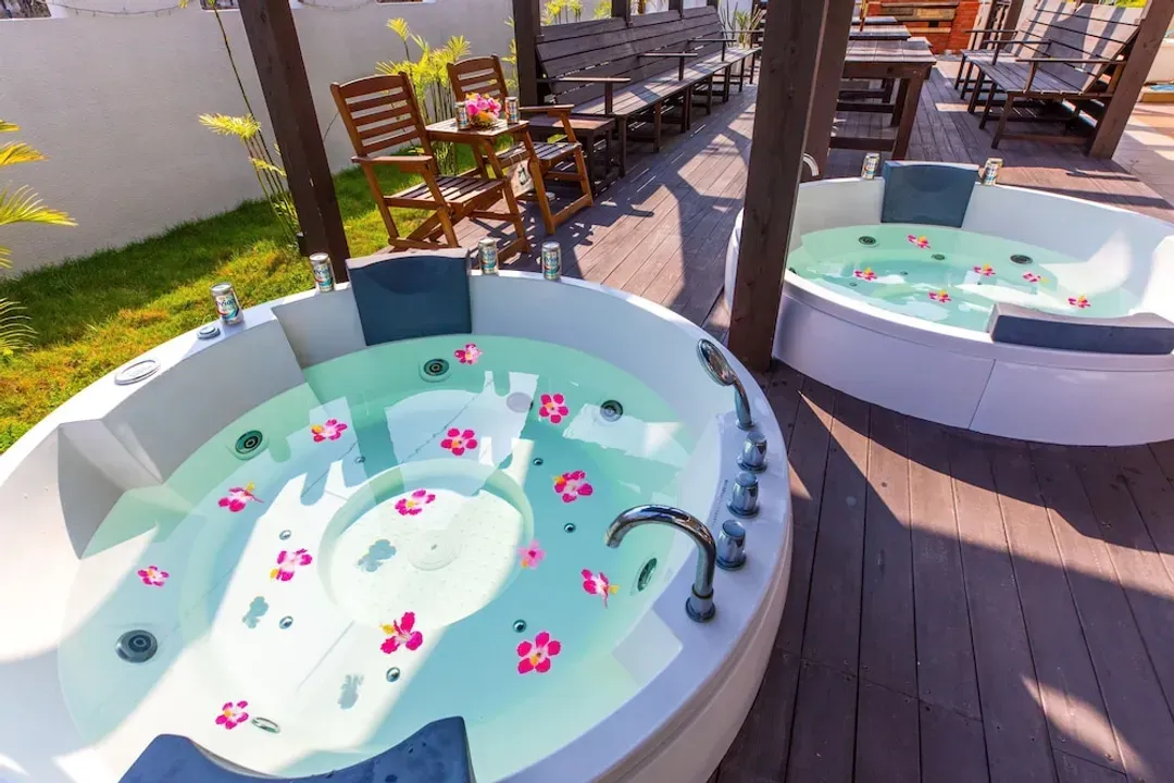 Outdoor spa tub