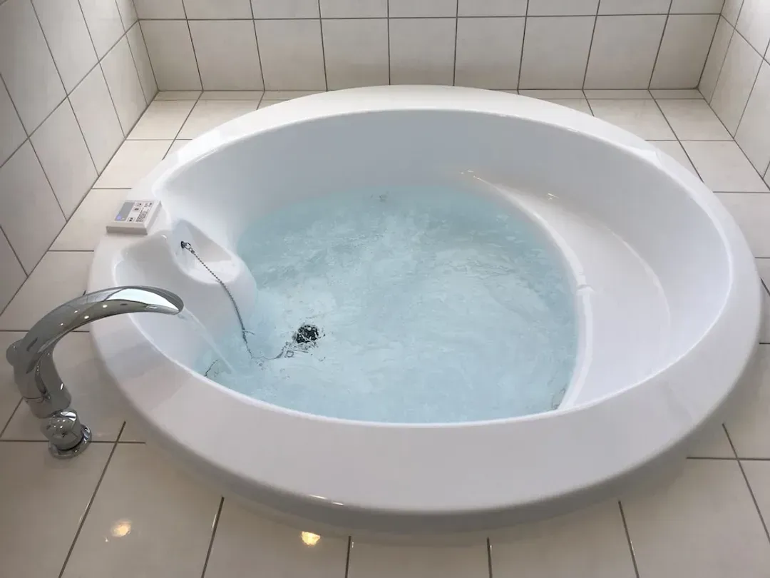 Jetted tub