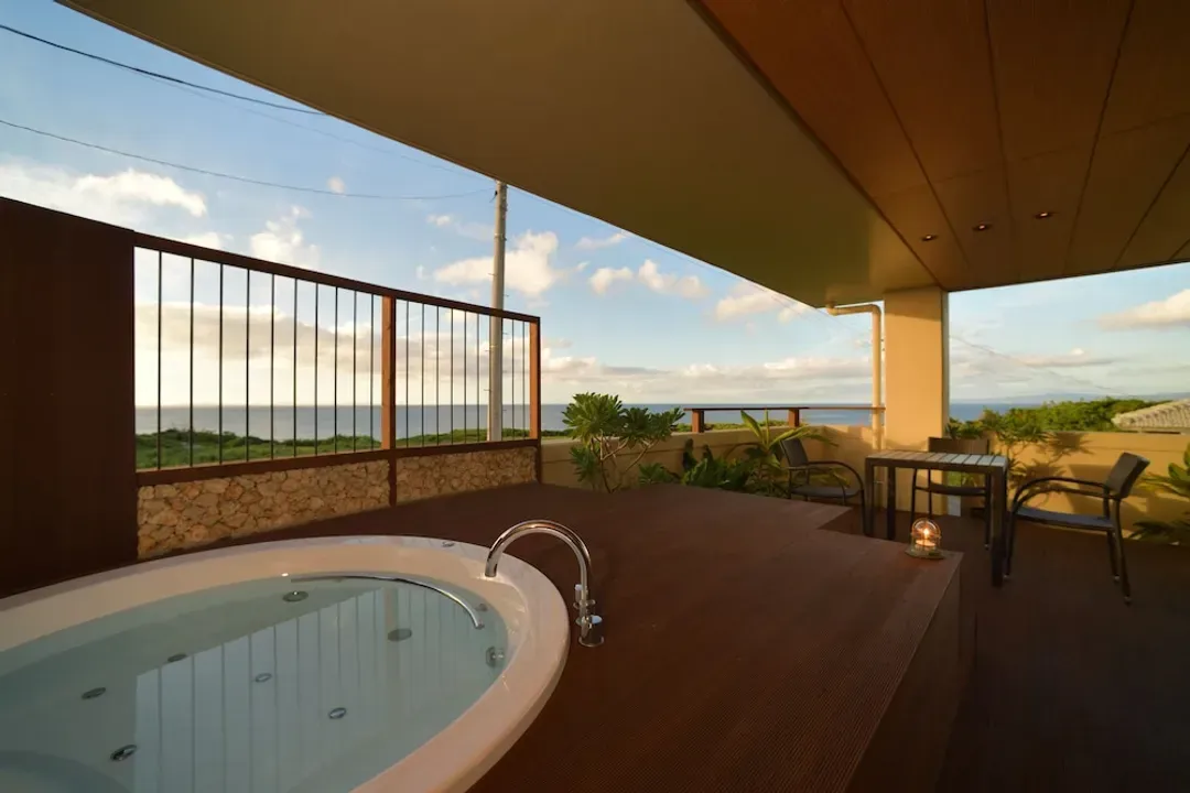 Outdoor spa tub
