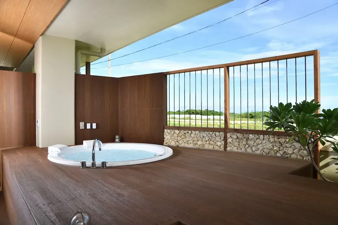 Outdoor spa tub