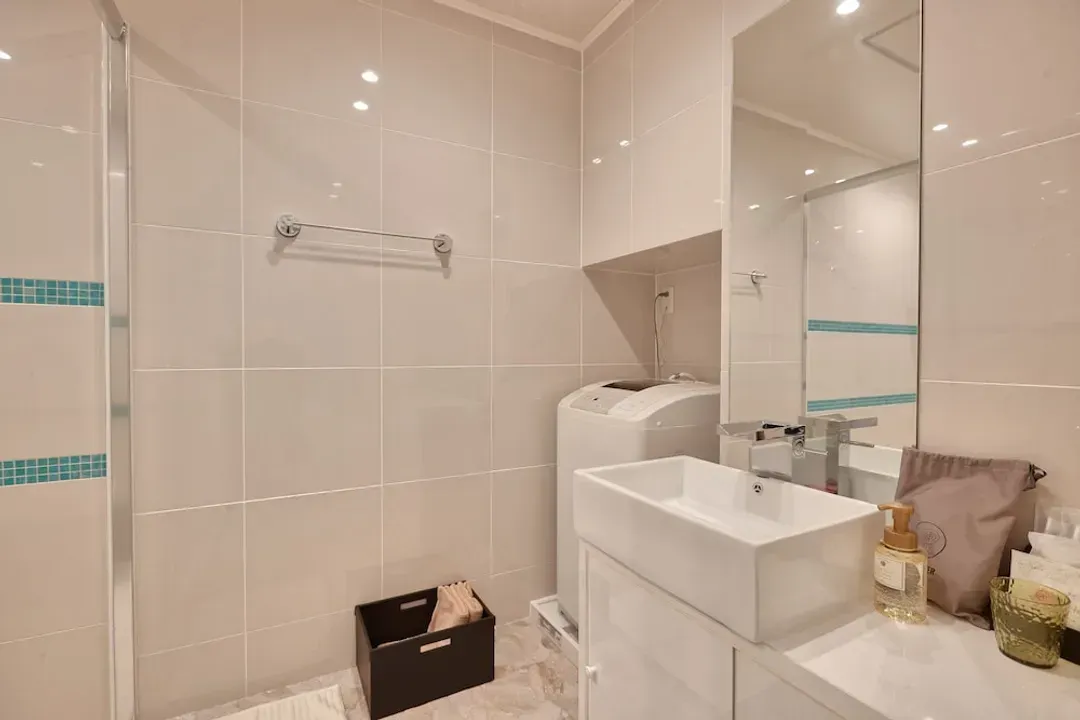 Bathroom sink