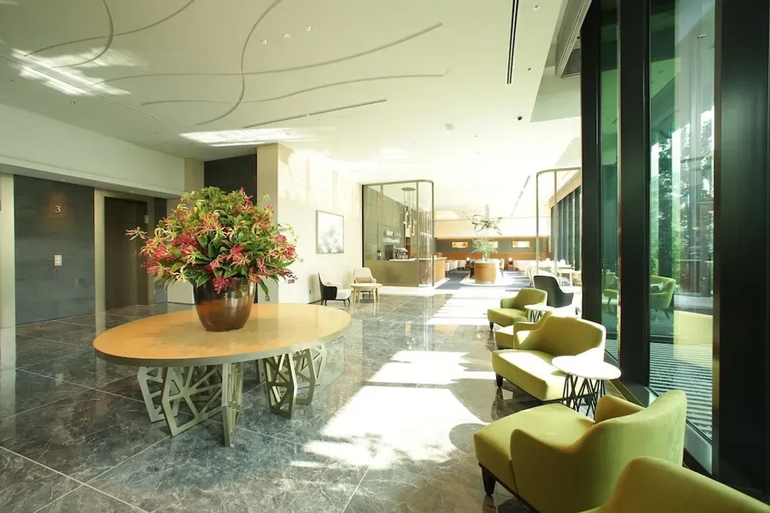Lobby lounge