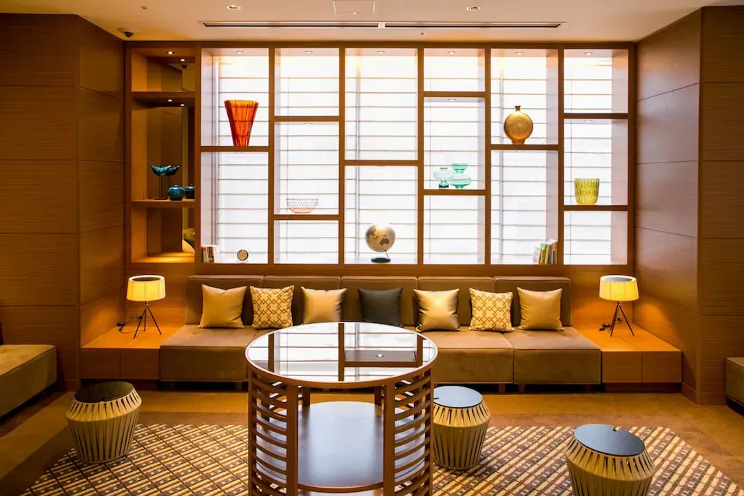 Lobby lounge