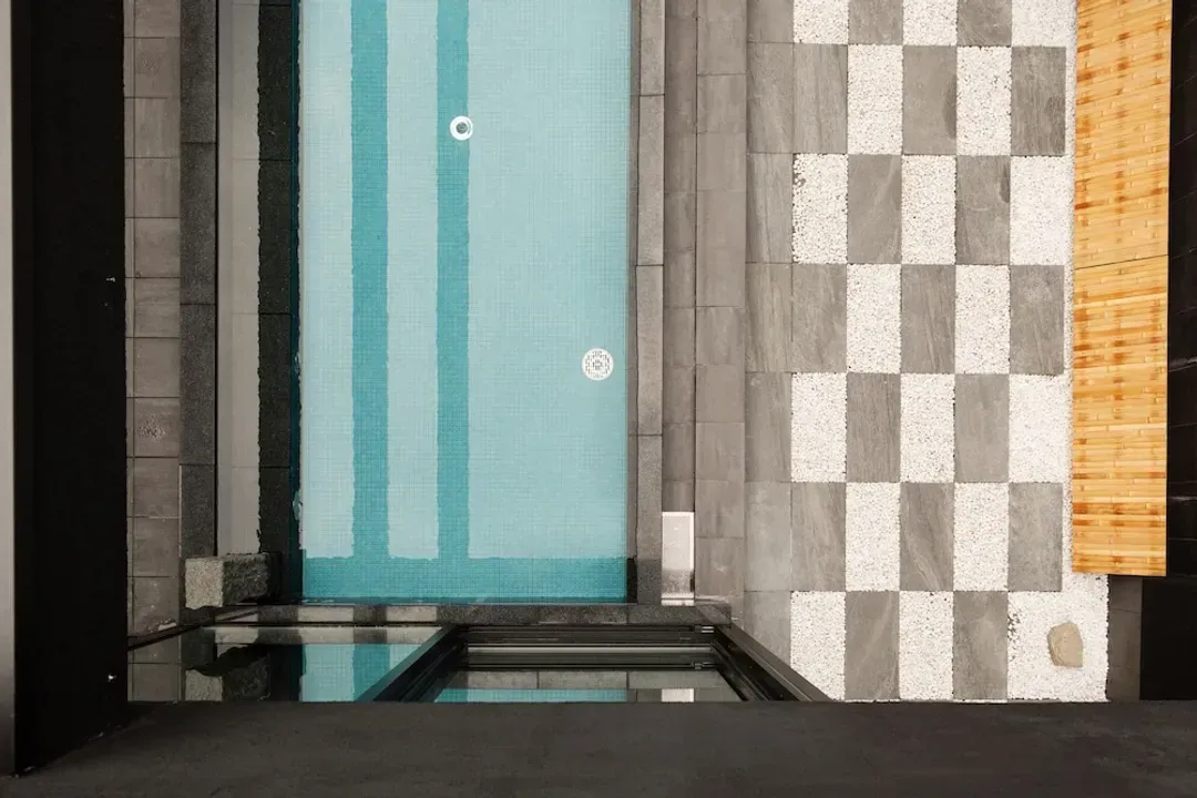Indoor spa tub
