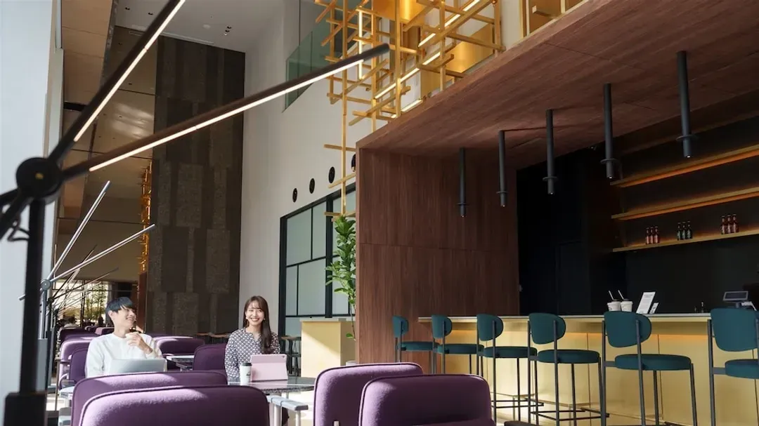 Lobby lounge