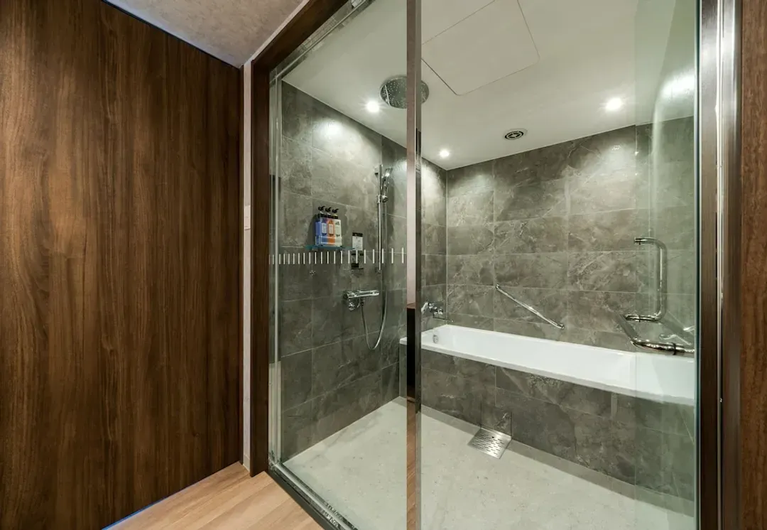 Bathroom shower