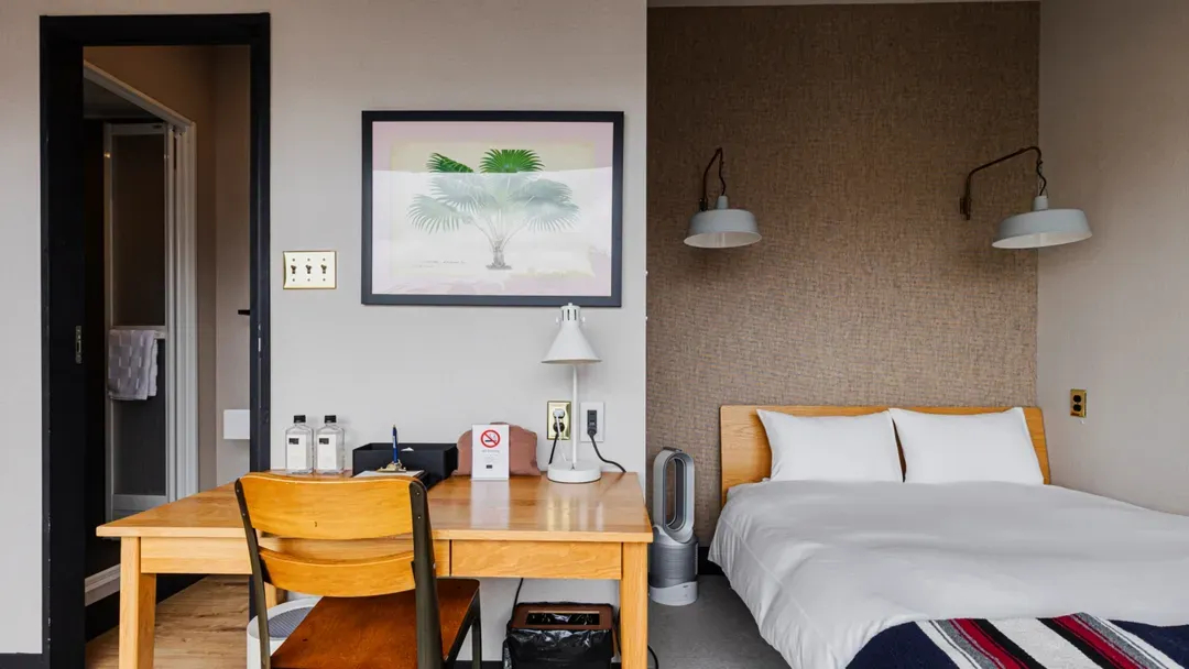 H Hotel-6