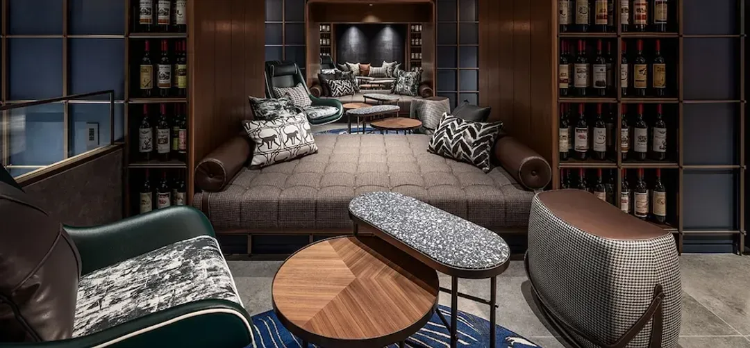 Lobby lounge