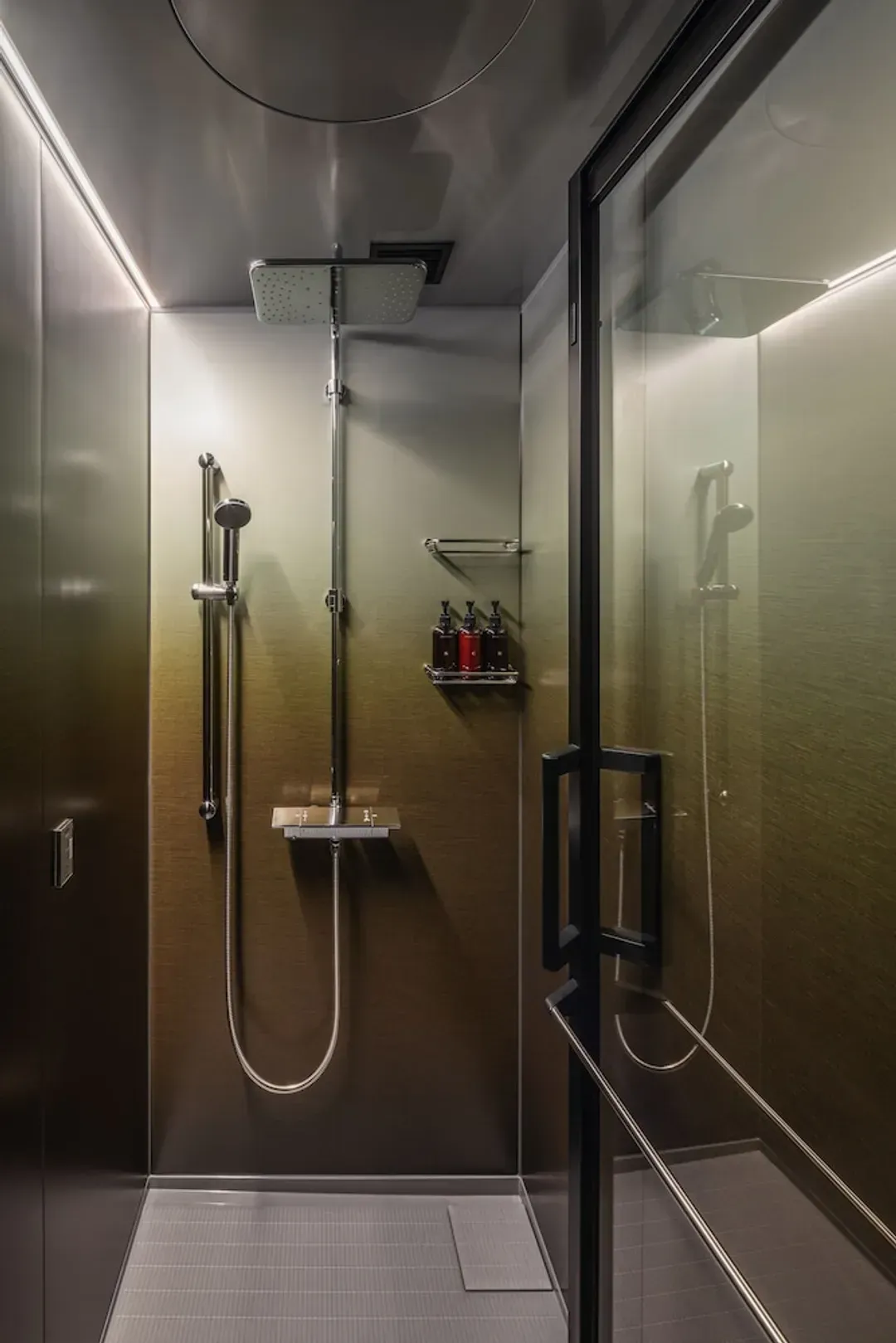 Bathroom shower