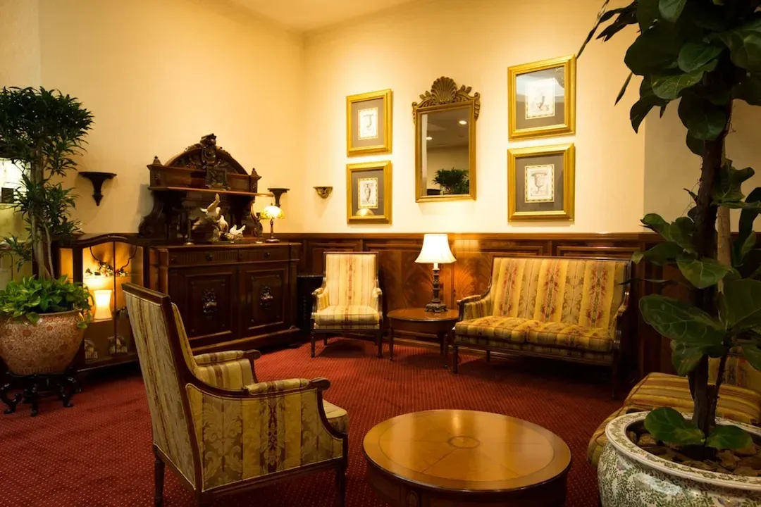 Lobby lounge