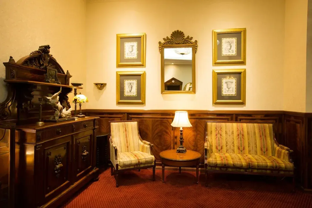 Lobby lounge