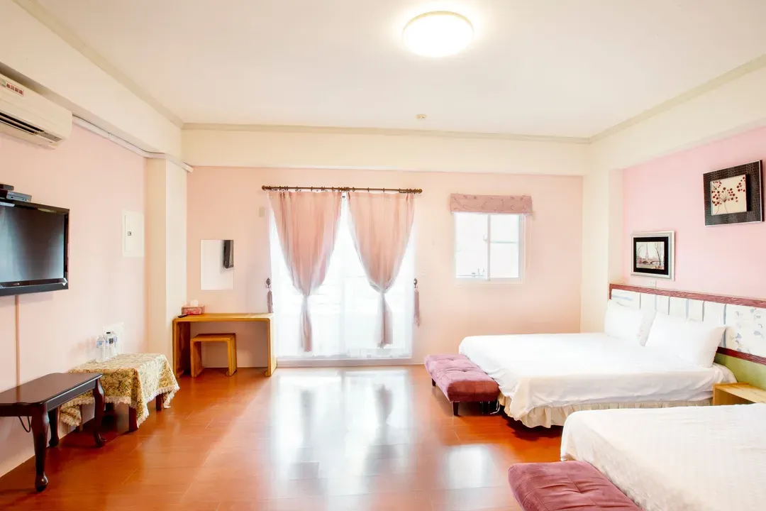 Strawberry Milk Bed and Breakfast
