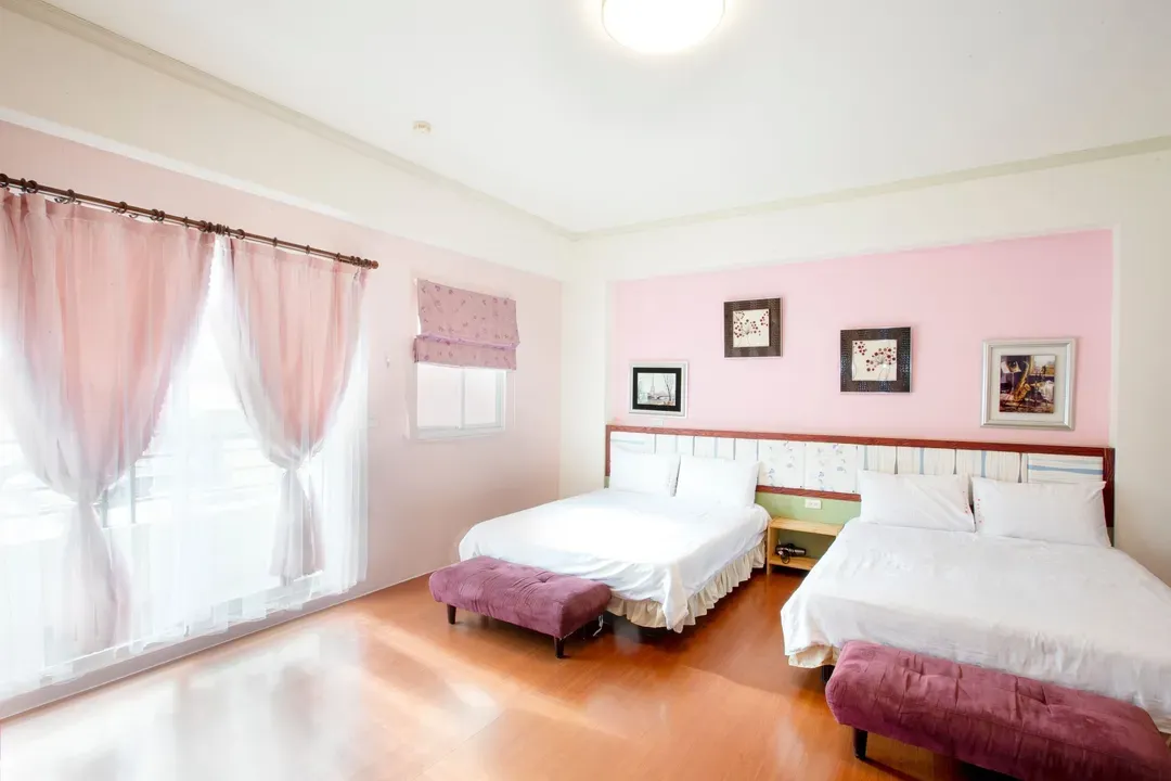Strawberry Milk Bed and Breakfast
