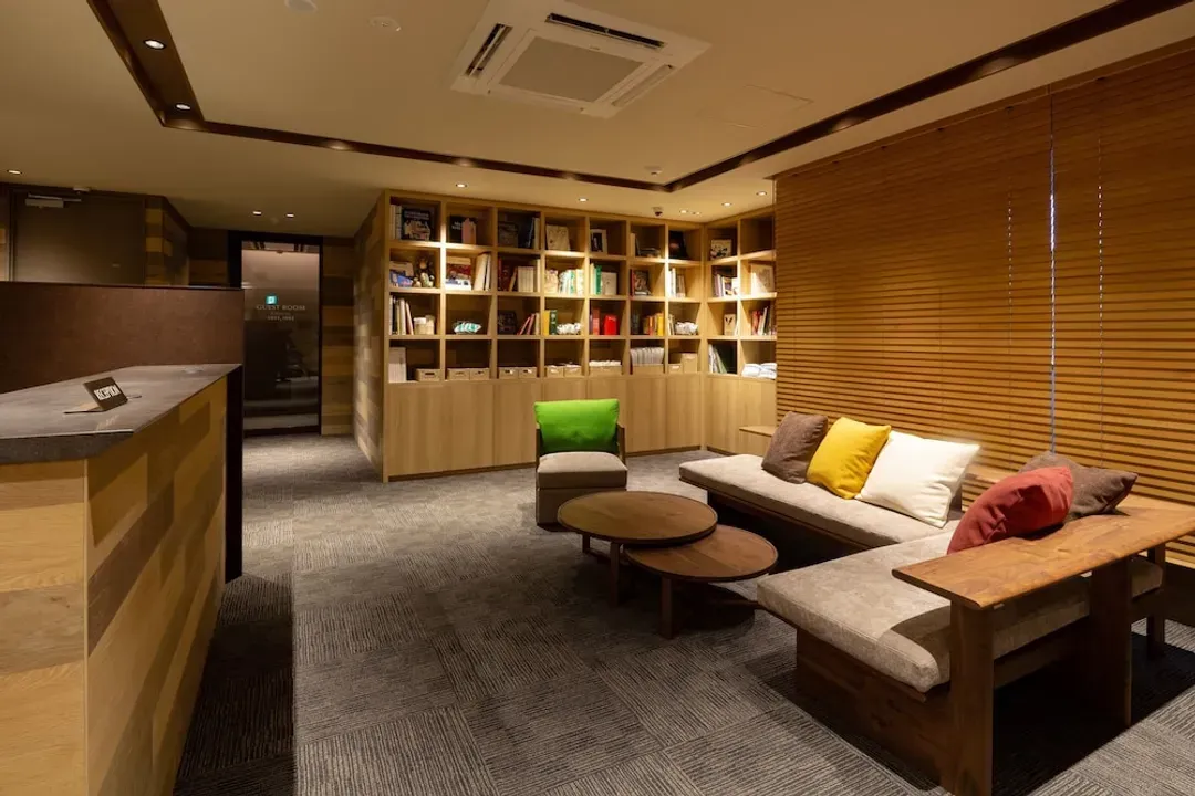 Lobby lounge