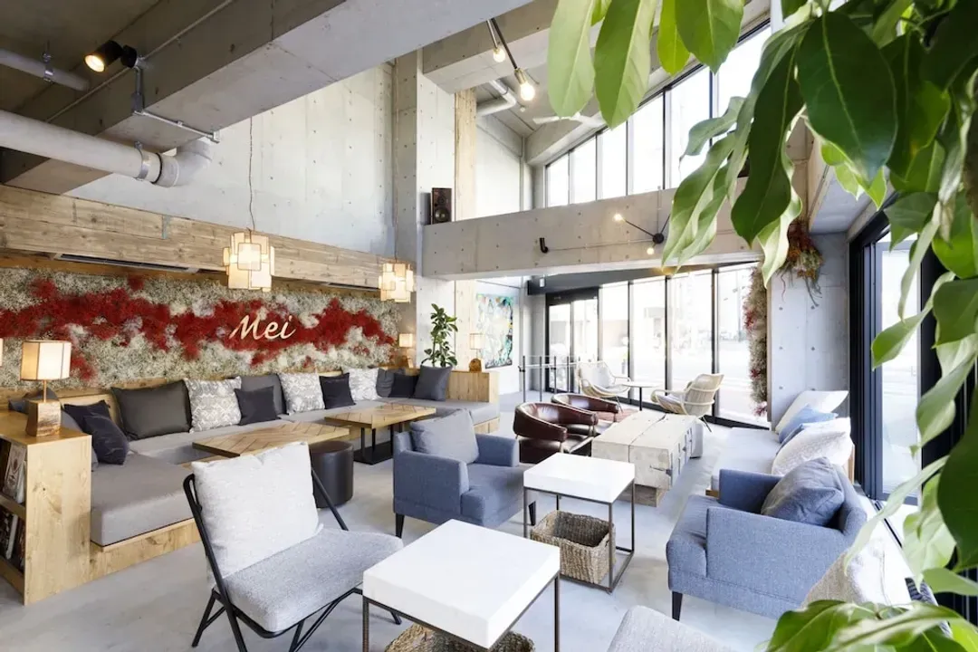 Lobby lounge