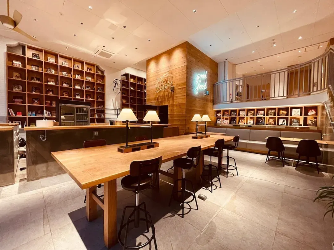 Lobby lounge