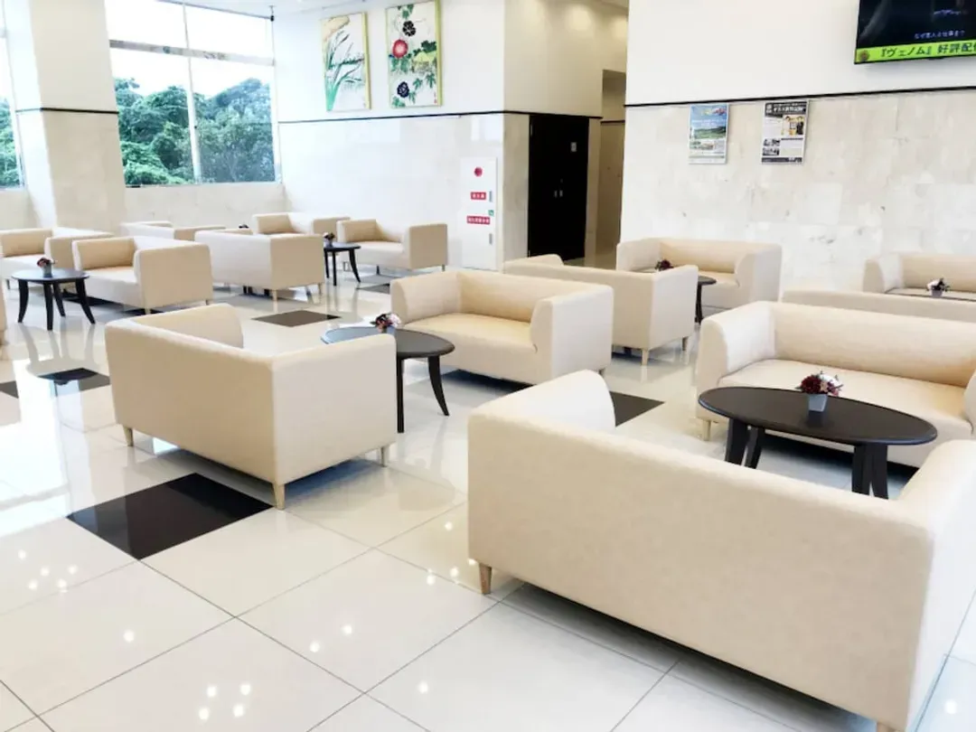 Lobby lounge