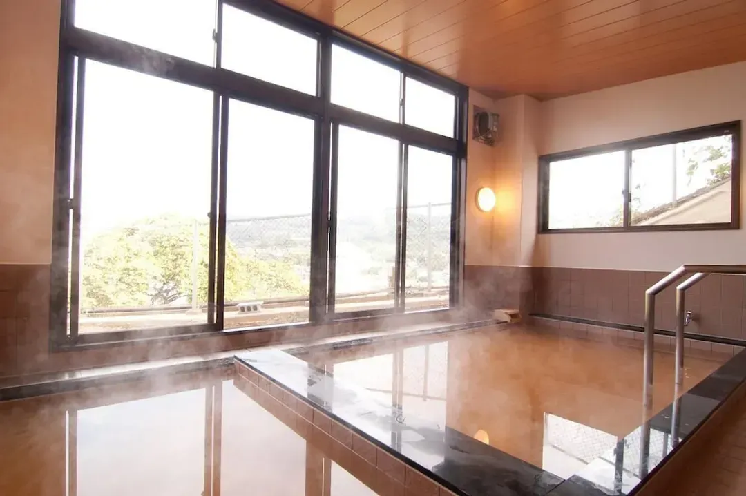 Indoor spa tub