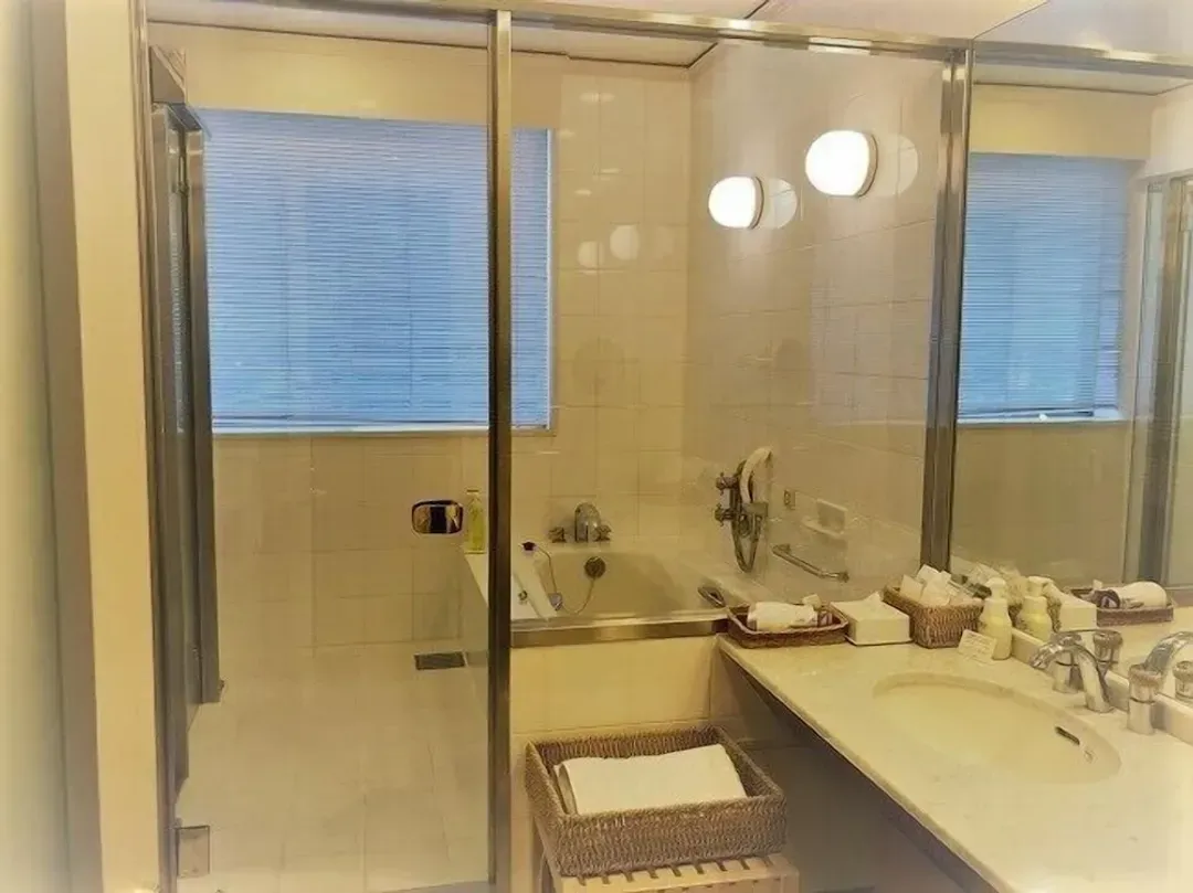 Bathroom amenities