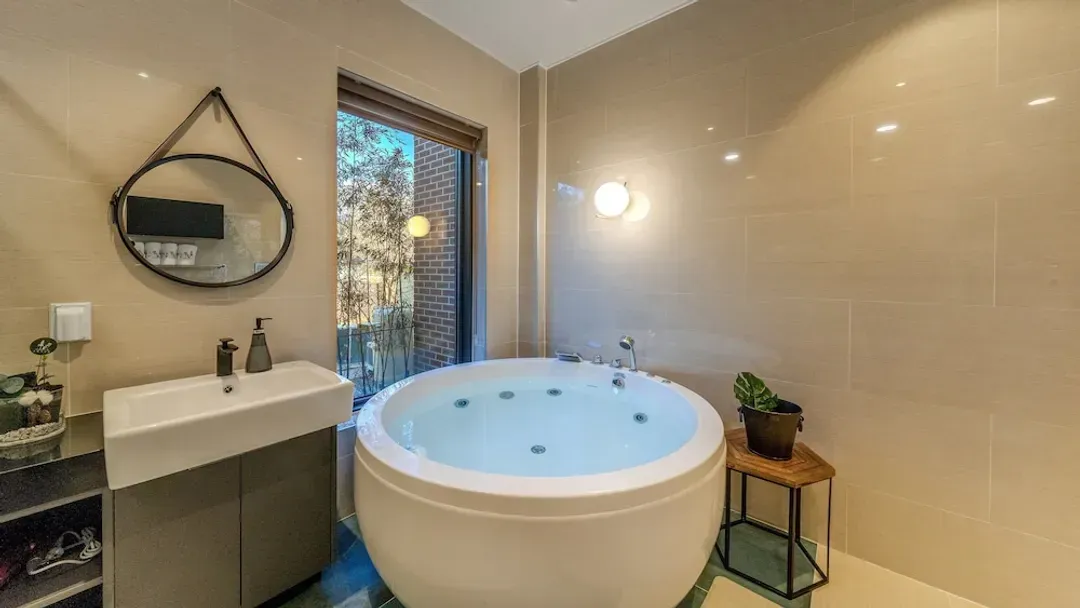 Jetted tub