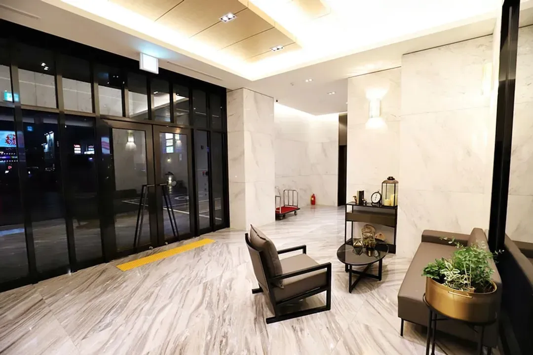 Lobby lounge