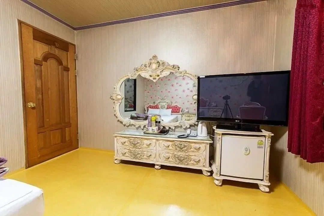 Room amenity
