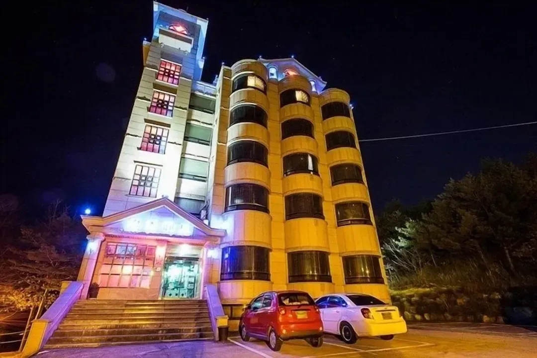 Primary image