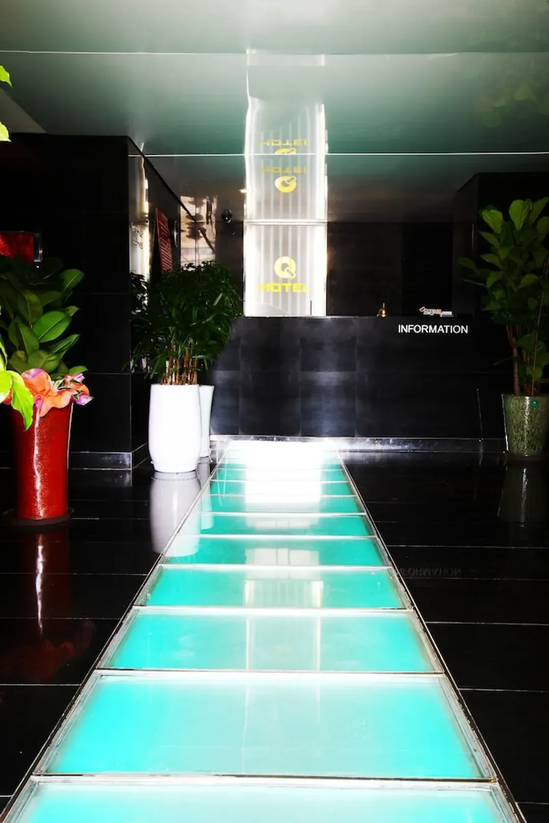 Concierge desk