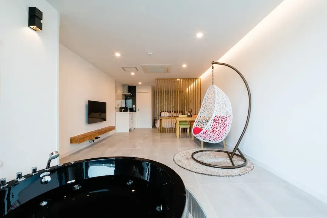 Jetted tub