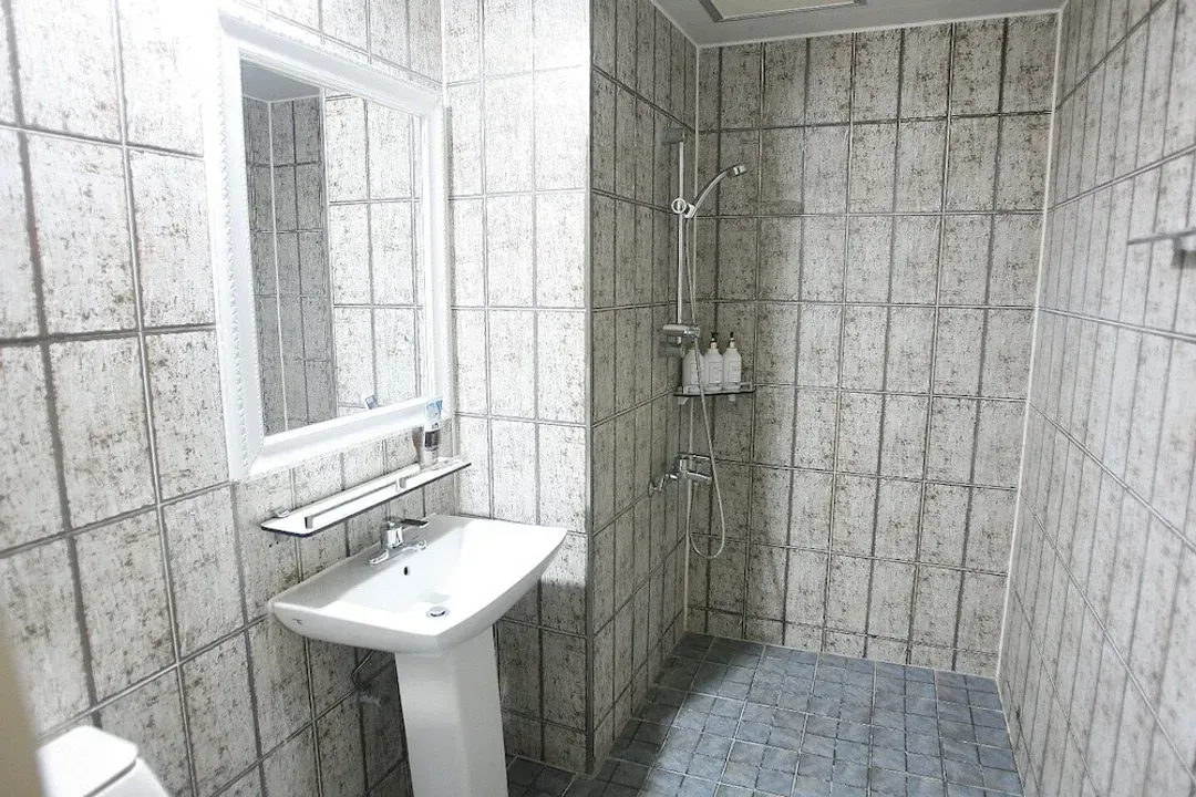Bathroom sink