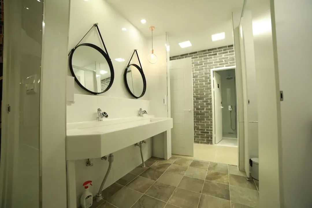Bathroom sink
