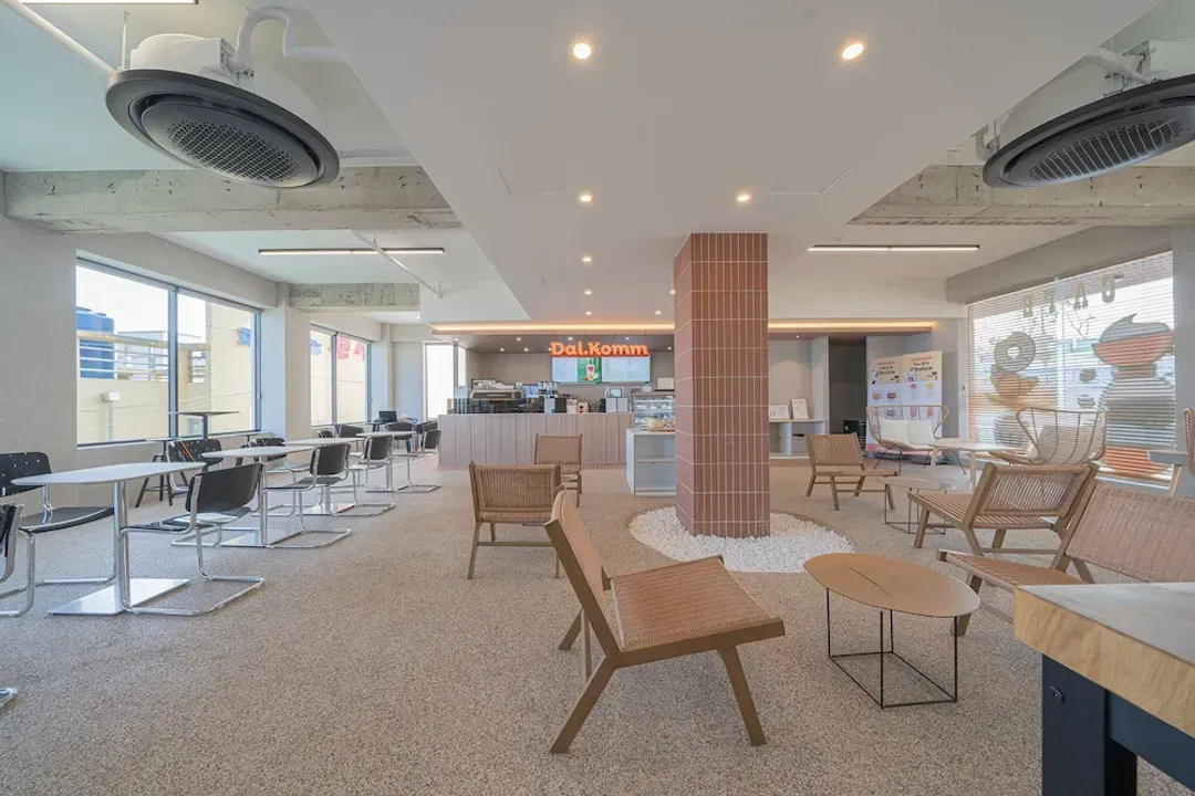 Lobby lounge