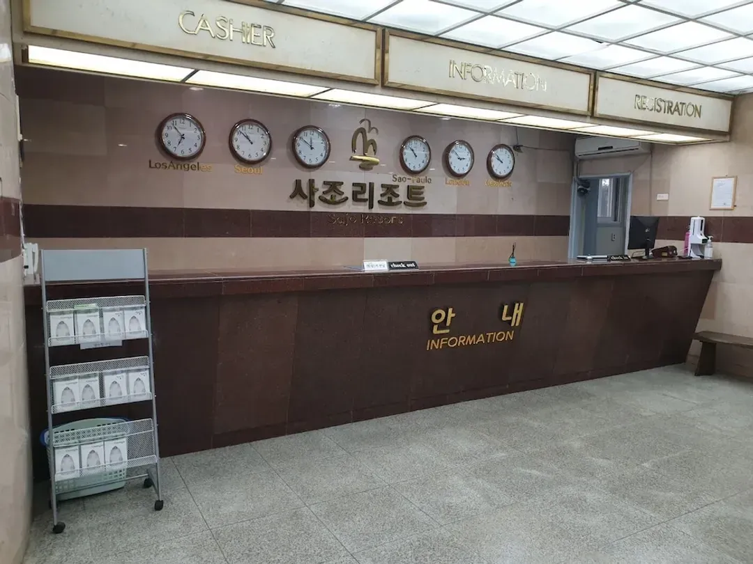 Check-in/check-out kiosk