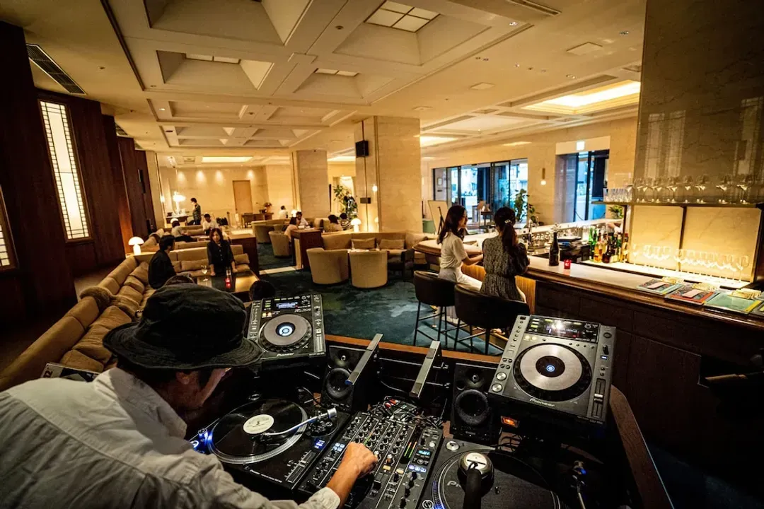 Lobby lounge