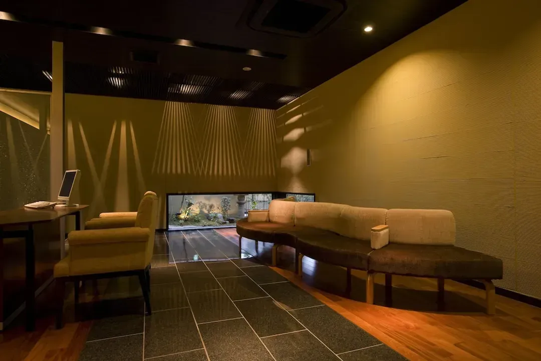 Lobby lounge