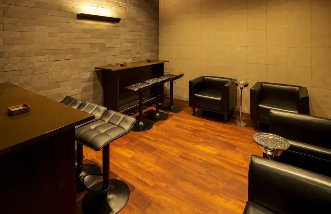 Lobby lounge