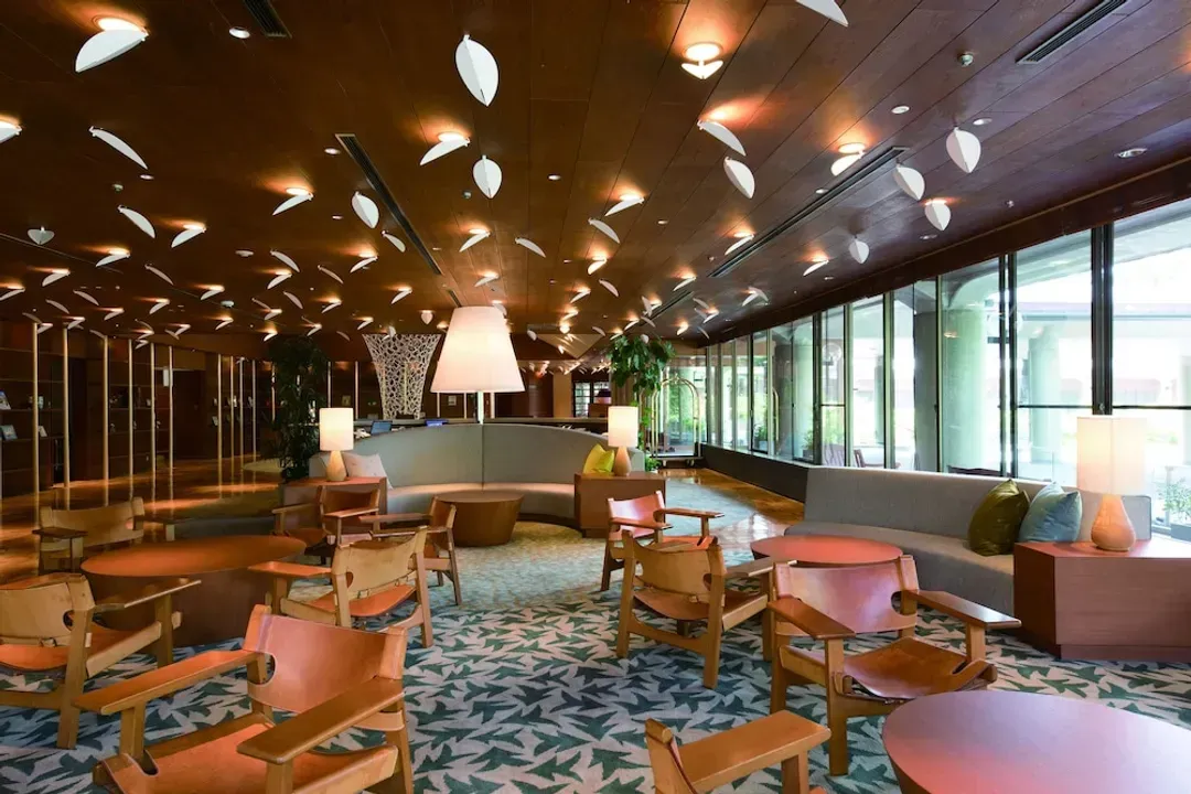 Lobby lounge