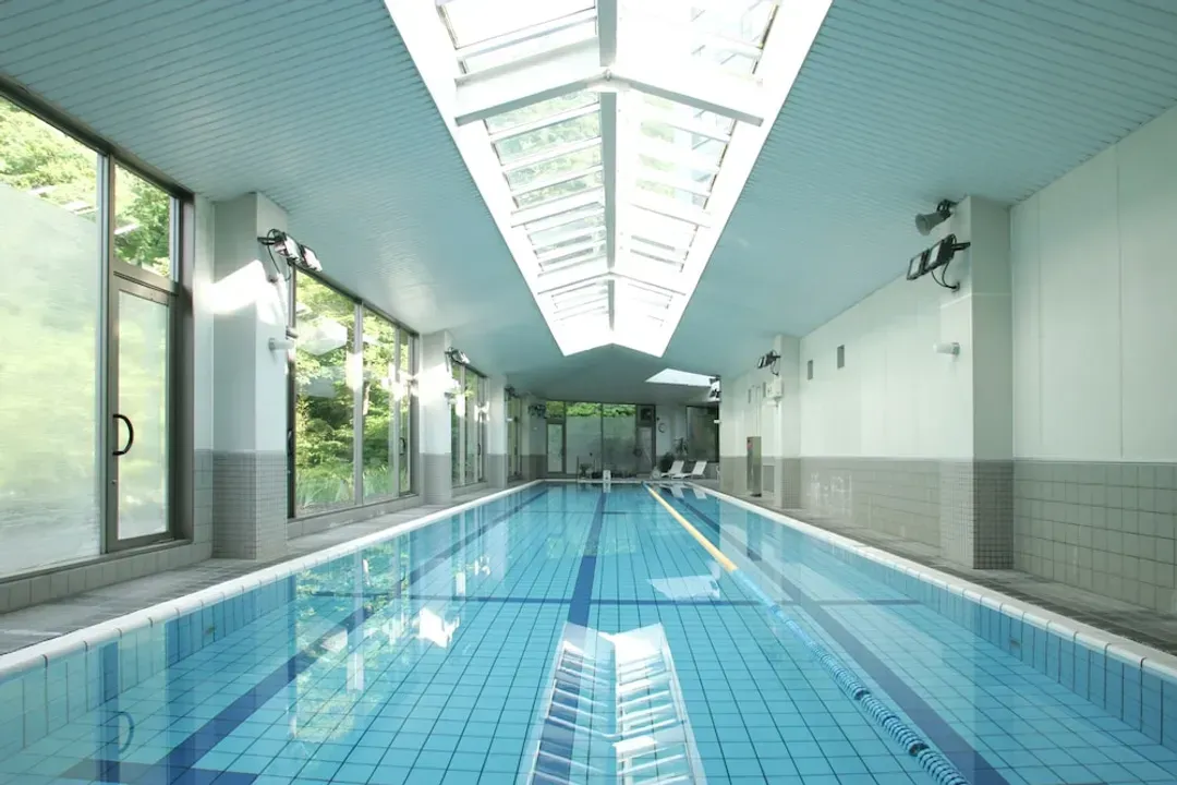 Indoor/outdoor pool