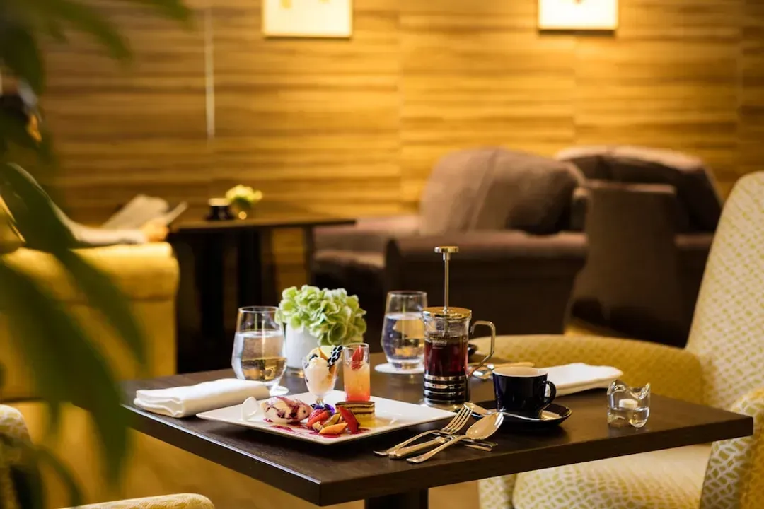 Lobby lounge