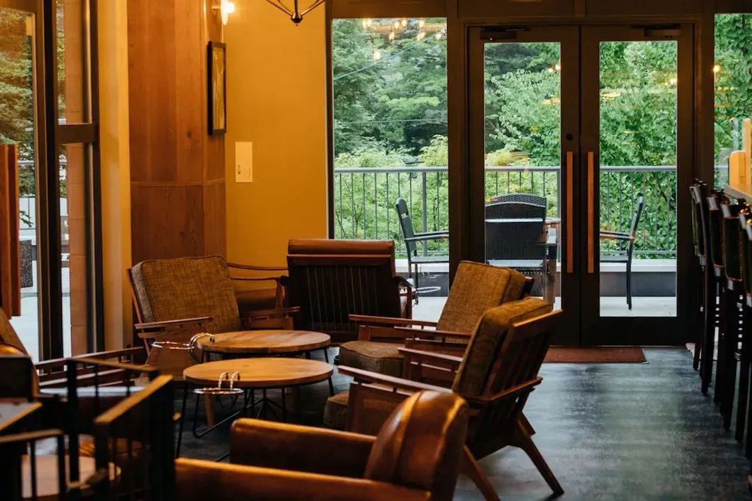 Lobby lounge