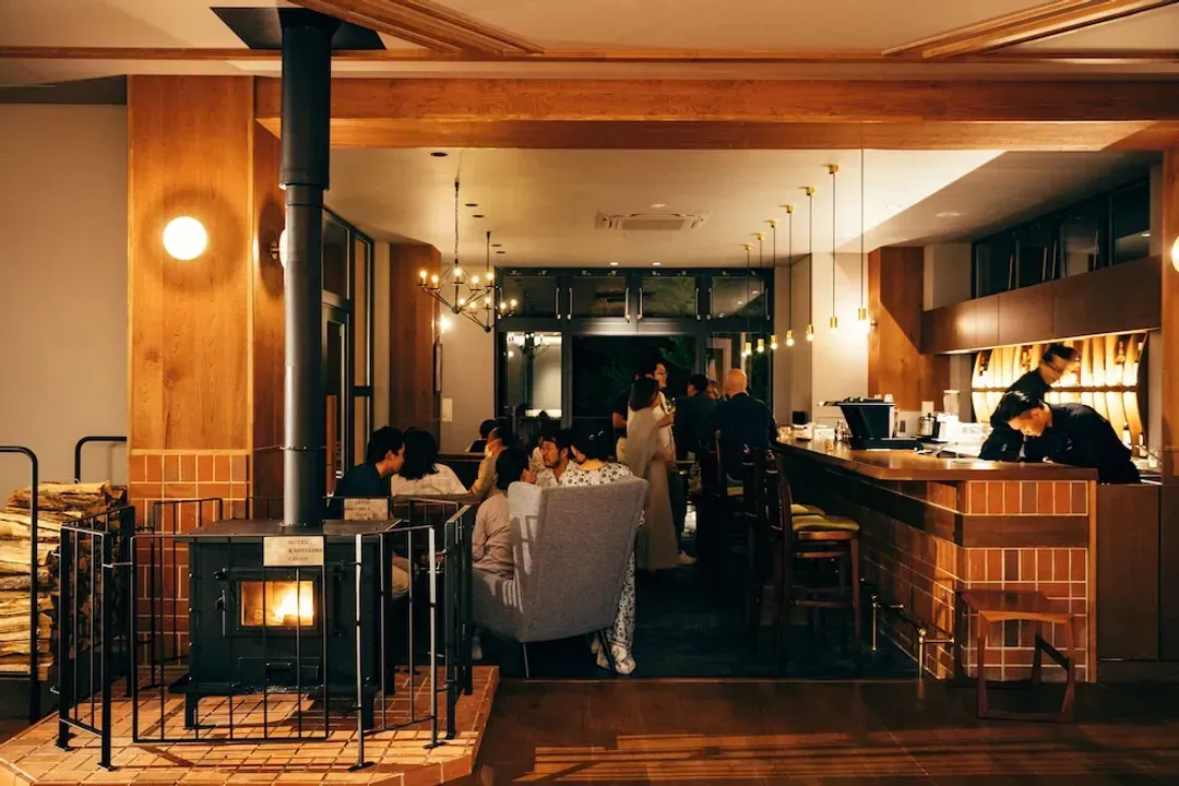 Lobby lounge