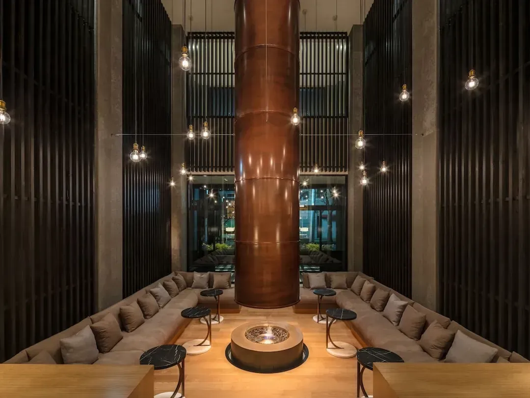 Lobby lounge