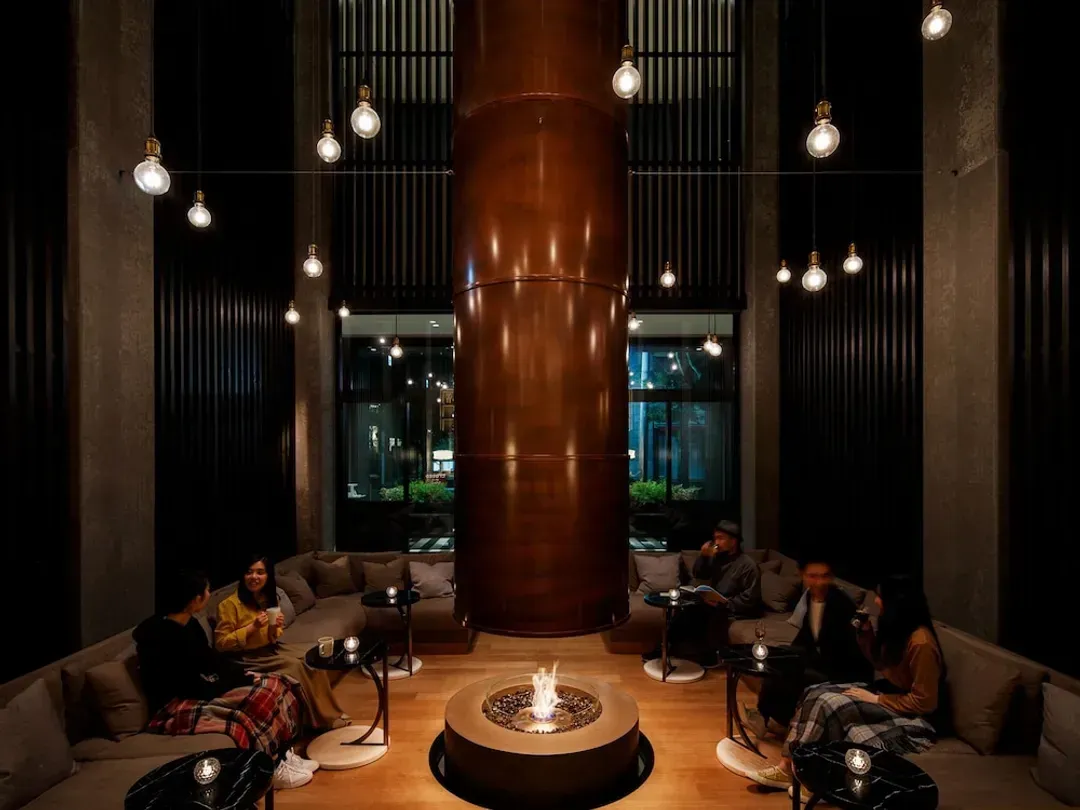Lobby lounge