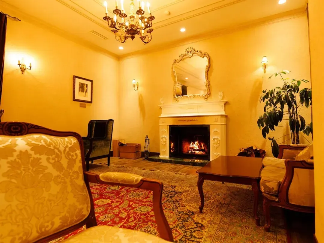 Lobby lounge