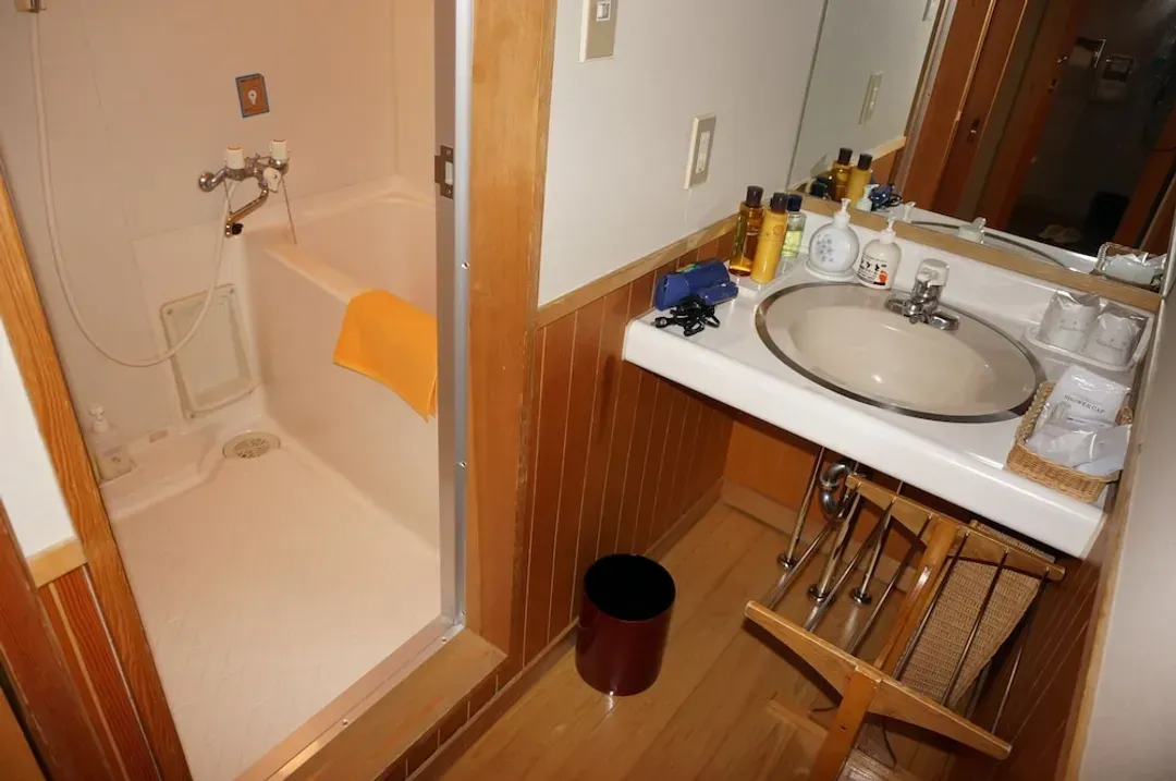 Bathroom sink