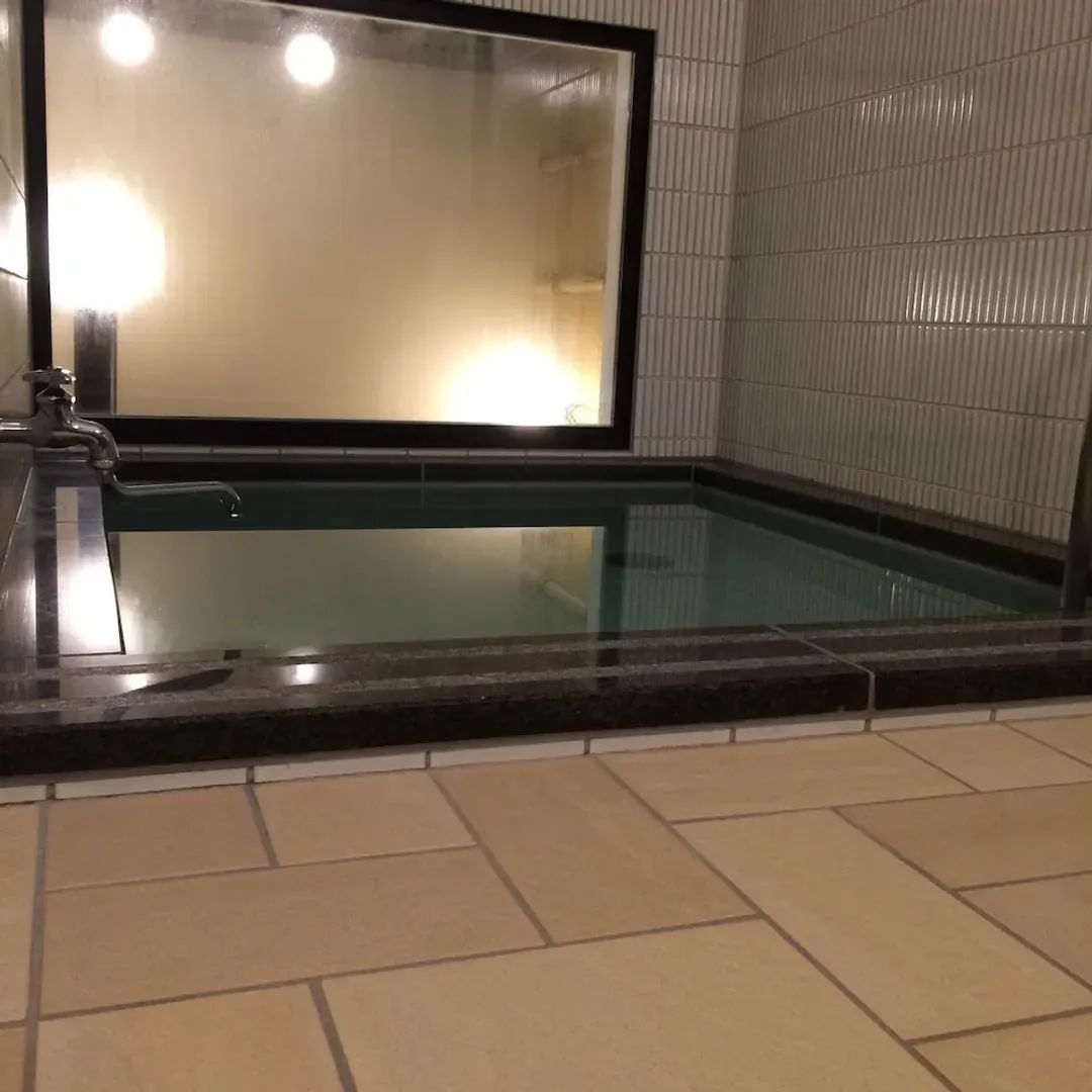 Indoor spa tub